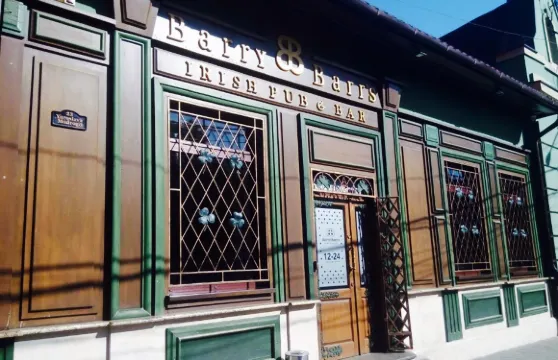 Barry Barr's Irish Pub & Bar