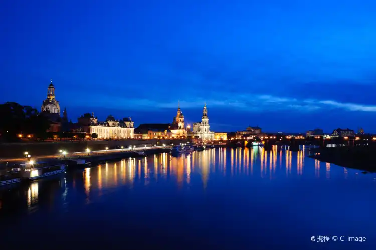 Hotel in zona Max Planck Institute for the Physics of Complex Systems
