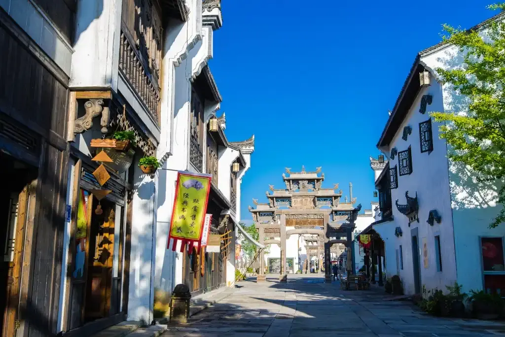 Hotels near Wenyuan Lion City