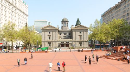 Pioneer Courthouse Square