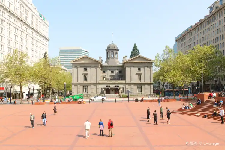 Hotels near Pioneer Courthouse Square