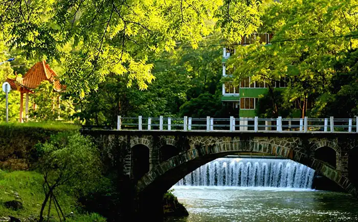 Hotels near Maozifeng Tourist Attractions