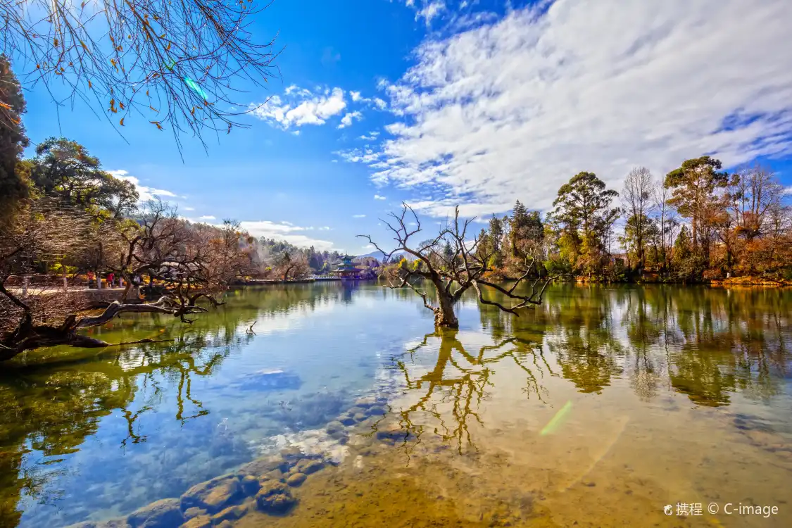 흑룡담 공원 주변 호텔