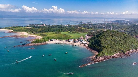 Fangchenggang Guaishi (Strange Stones) Beach