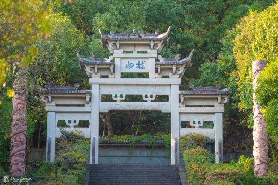 Longshan Island