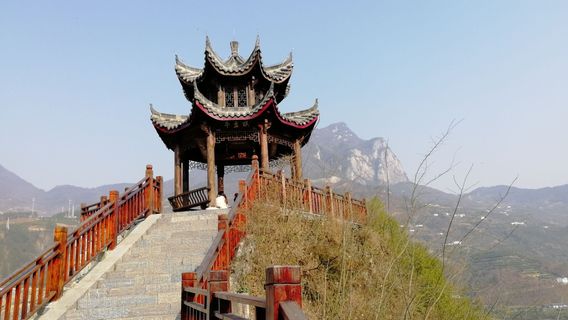 興山