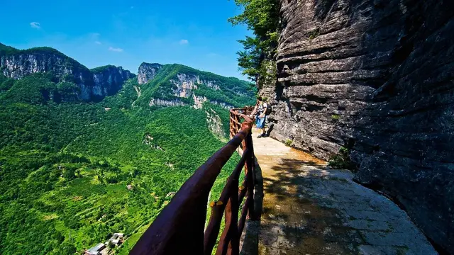 Enshi Tujia and Miao Autonomous Prefecture Hiking