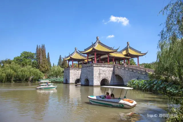 Sightseeing Boats in Yangzhou