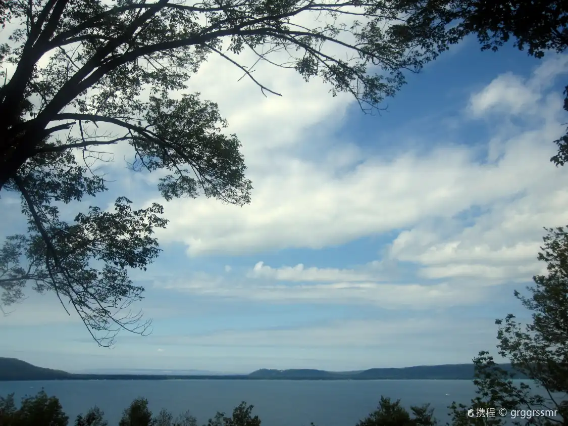 Glen Lake, Michigan附近的飯店