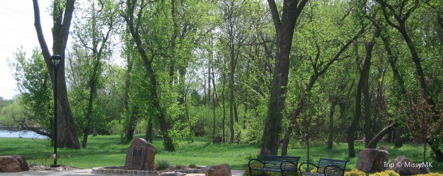 North Chicago Veterans Memorial Park - Golden 13 Memorial