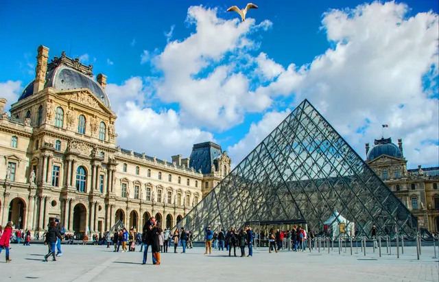 Travel to Paris with The Movie Scene and Be the Perfect Protagonist for A Day