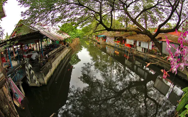 Which floating market to go to? Read this before you decide