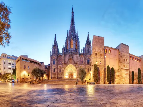 Barcelona Cathedral: Places in Barcelona