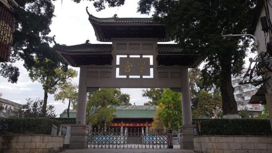 梅州学宫又称孔庙、文庙，坐落在广东梅州梅城江北，位于梅州市梅