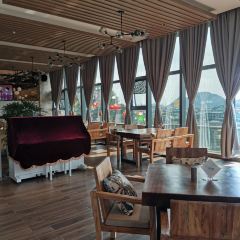 维纳斯皇家酒店(桂林两江四湖象鼻山店)·  田园小菜·桂林家常菜·高空观景餐厅 User Photo