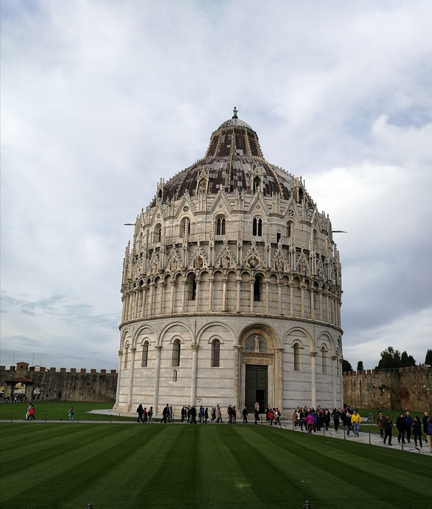 ピサ 洗礼堂 バッティステロ 評判 案内 トリップドットコム