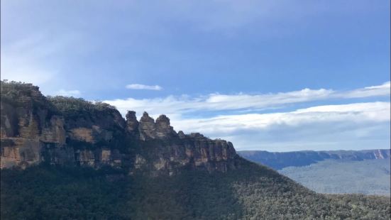 去澳大利亚旅游，这一站来到了悉尼，我报名了一个蓝山一日游。我