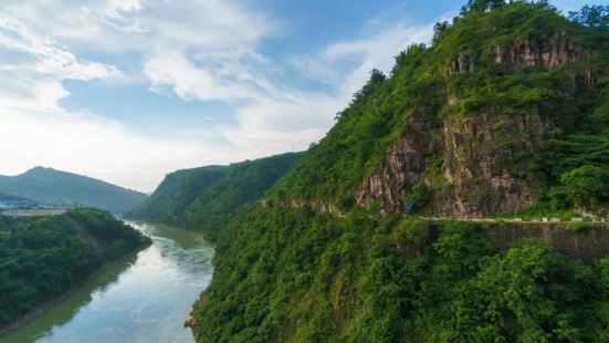 澜沧江梅里大峡谷，位于中国云南迪庆德钦县，中国最美大峡谷之一