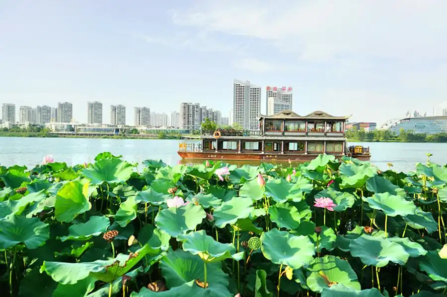Hotels near Guanyin Lake Scenic Area