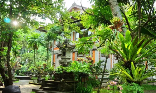 Agung Rai Museum of Art ( ARMA )