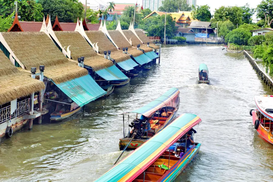 Mercato galleggiante di Taling Chan