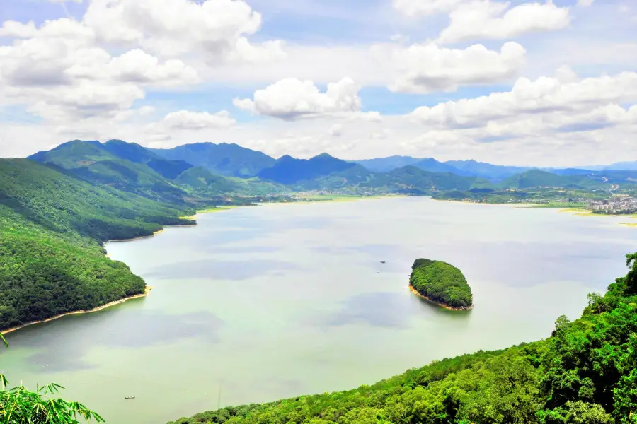 Shizhu Lake