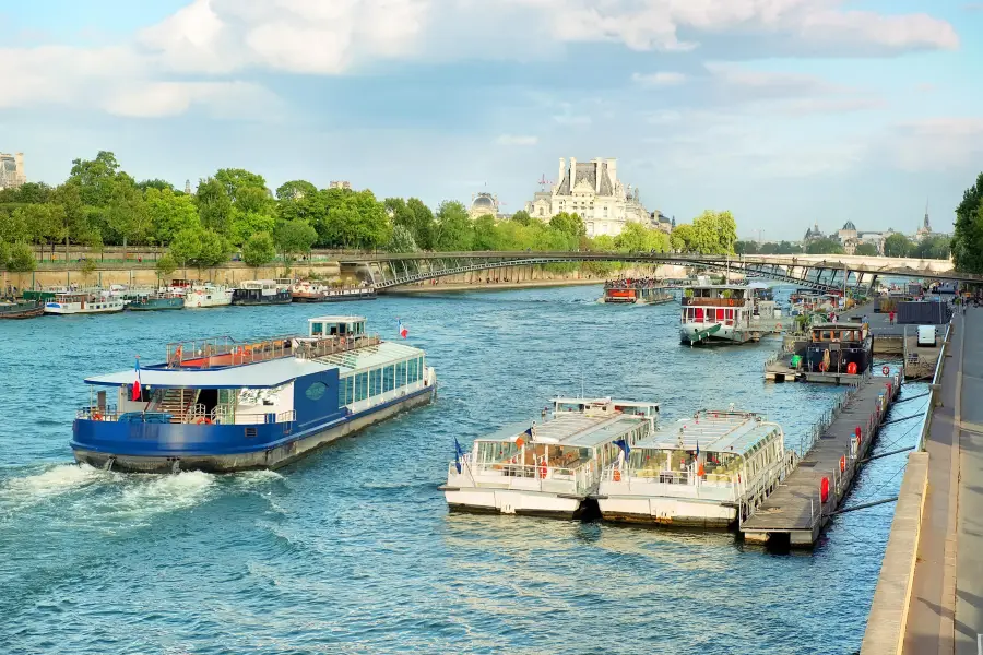 Batobus Station - Tour Eiffel