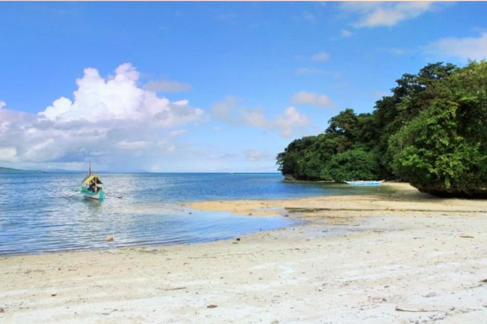 Lugutan Beach