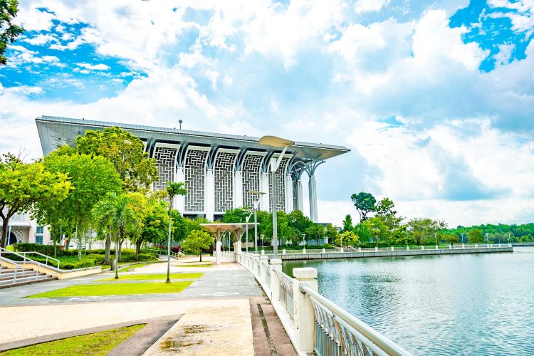Putevoditel Masjid Tuanku Mizan Zainal Abidin Masjid Besi Dostoprimechatelnosti G Chto Interesnogo Ryadom S Masjid Tuanku Mizan Zainal Abidin Masjid Besi