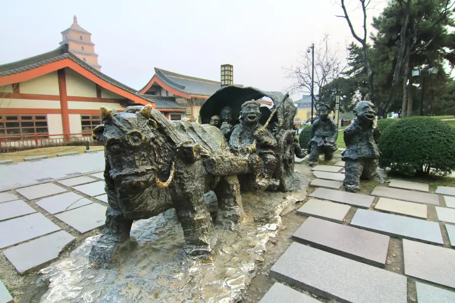 Shaanxi Folklore Grand View Garden (Minsu Daguanyuan)