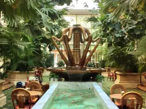 Jinlong Jianguo Hot Spring Hotel