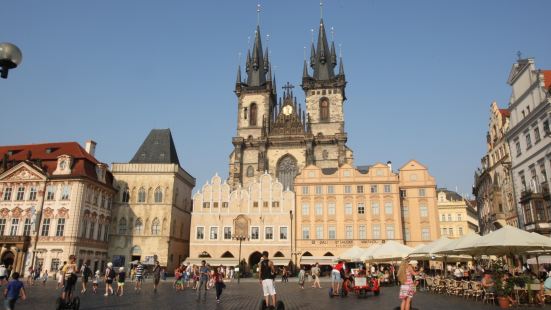 提恩教堂是布拉格老城广场上最醒目的建筑物，也可说是布拉格的地