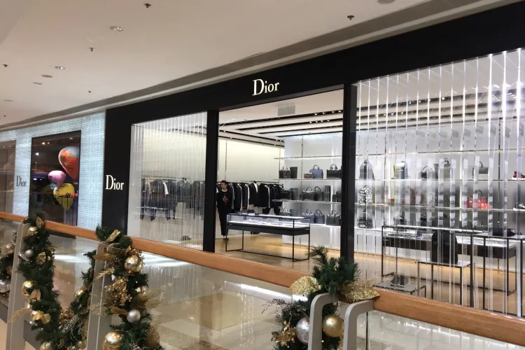 Dior jewelry store deals