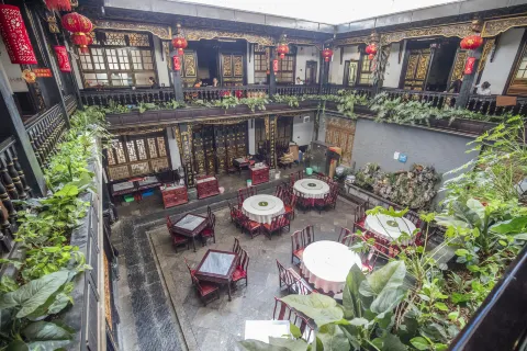 Ai Ruo Chun (KunMing JinBi Park)