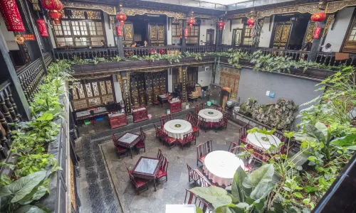 藹若春（金碧公園店）