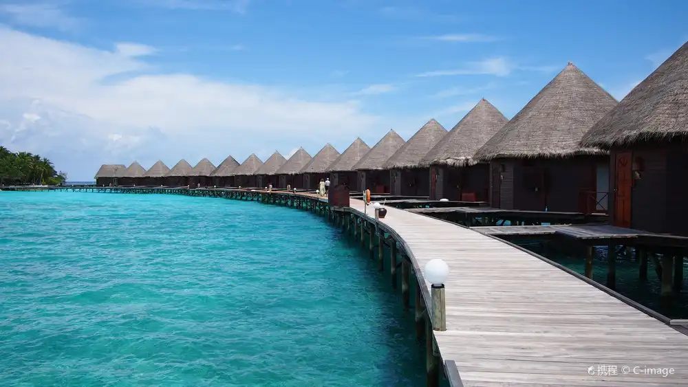 Hotels near Thulhaagiri