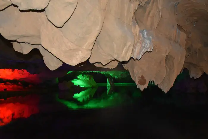 Пейзажная пещера в Цуй Мегу