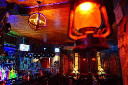 Meng BAR·zhuchanggeshouyinyue Bar