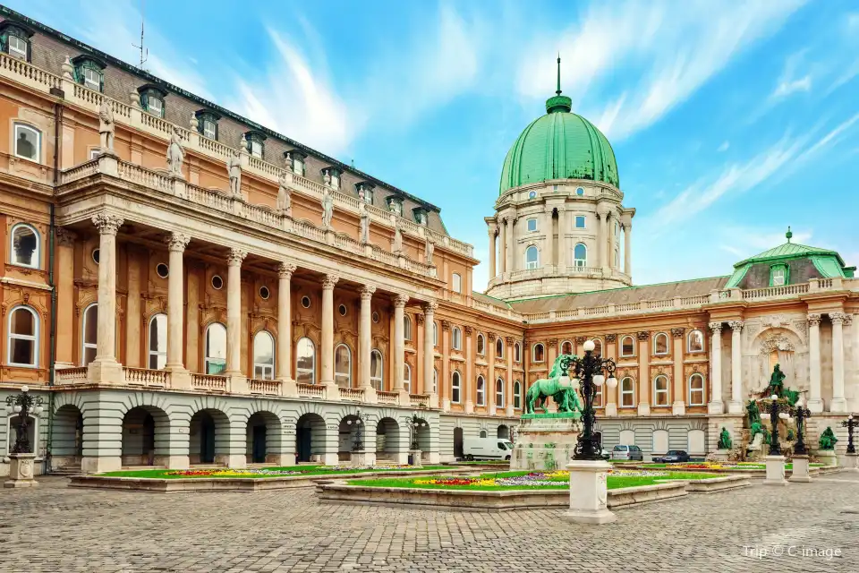 1_Budapest History Museum / Castle Museum