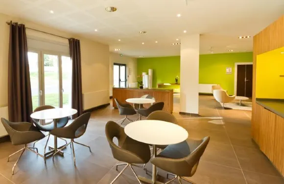 託農萊班斯温泉別墅酒店