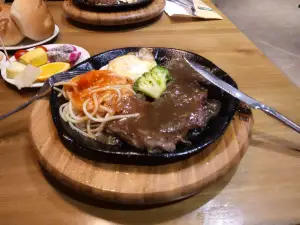 欢聚时尚客牛排(辉县店)