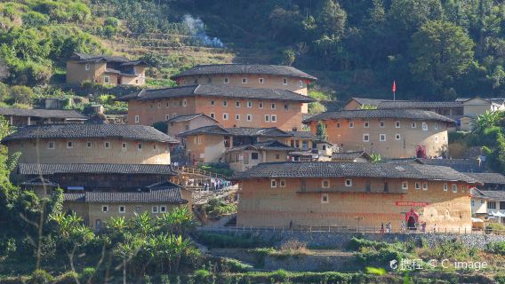 tour di un giorno all'attrazione Nanjing Tulou Tianluokeng per ammirare i quattro piatti e una zuppa - tempo più abbondante con piccoli gruppi