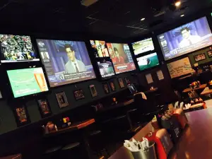 Halftime Sports Bar & Casino