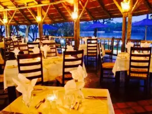Amulonga Restaurant at Azambezi River Lodge