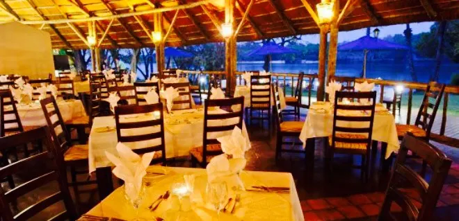 Amulonga Restaurant at Azambezi River Lodge