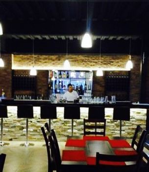 Termino Medio Bar & Grill