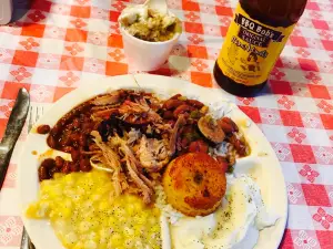 Mama Hamil's Southern Cookin' and Bar B Que Buffet