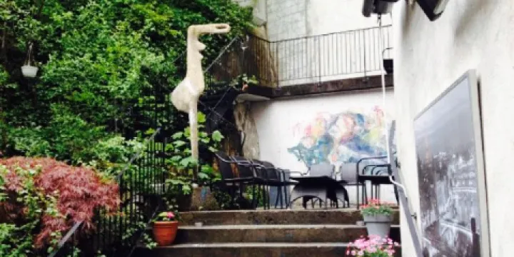 Piano Bar, Cafe & Gallery