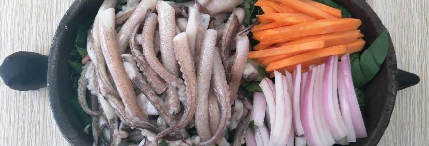 龟锅美食(富邦商业街店)