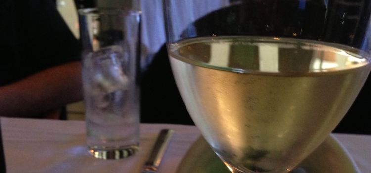 Vis a Vis Bistro & Lounge